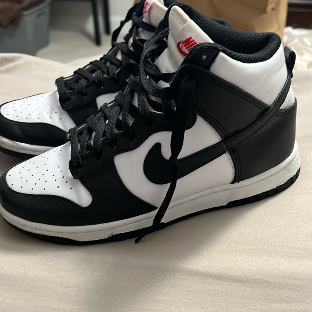 Black & white Nike Pandas